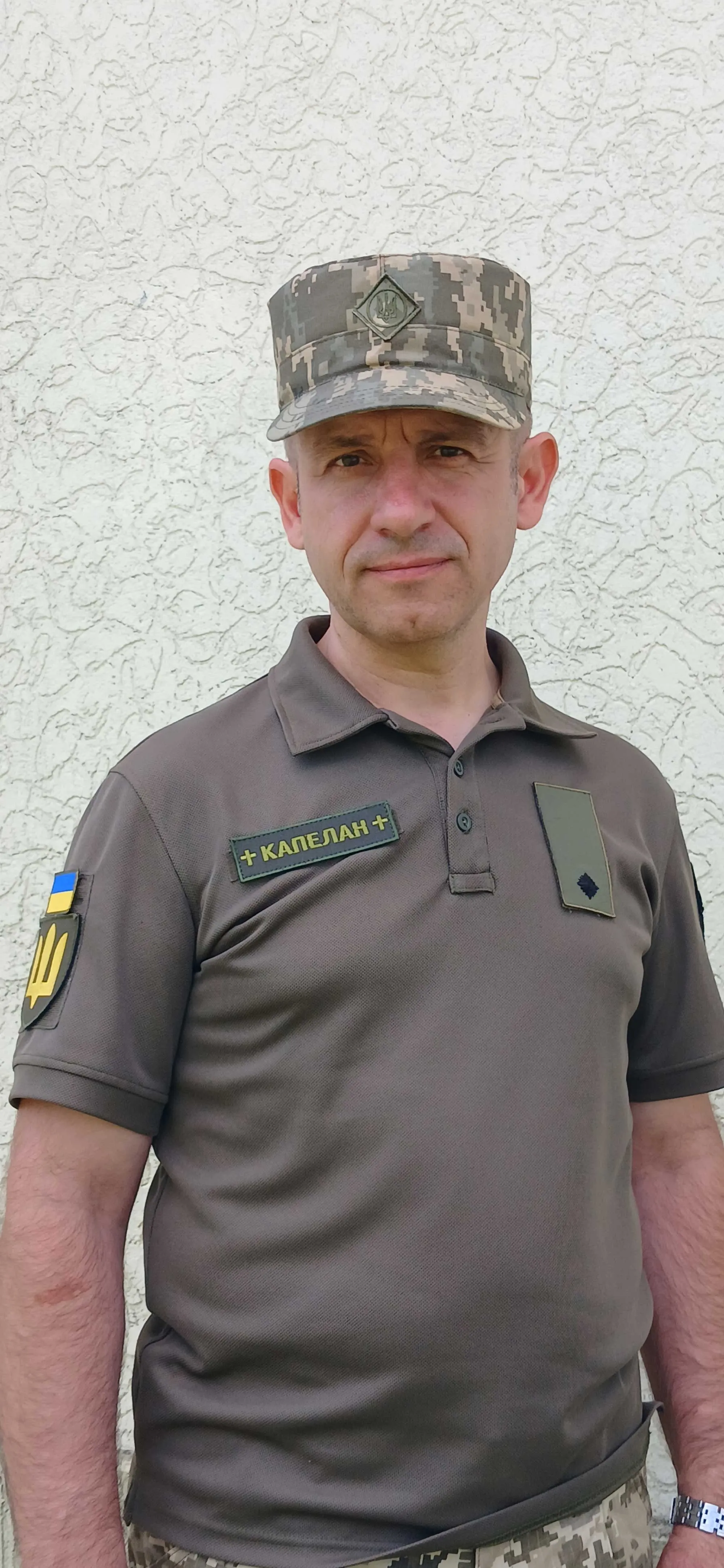 Віталій Джус у військовій формі з нашивкою «КАПЕЛАН»